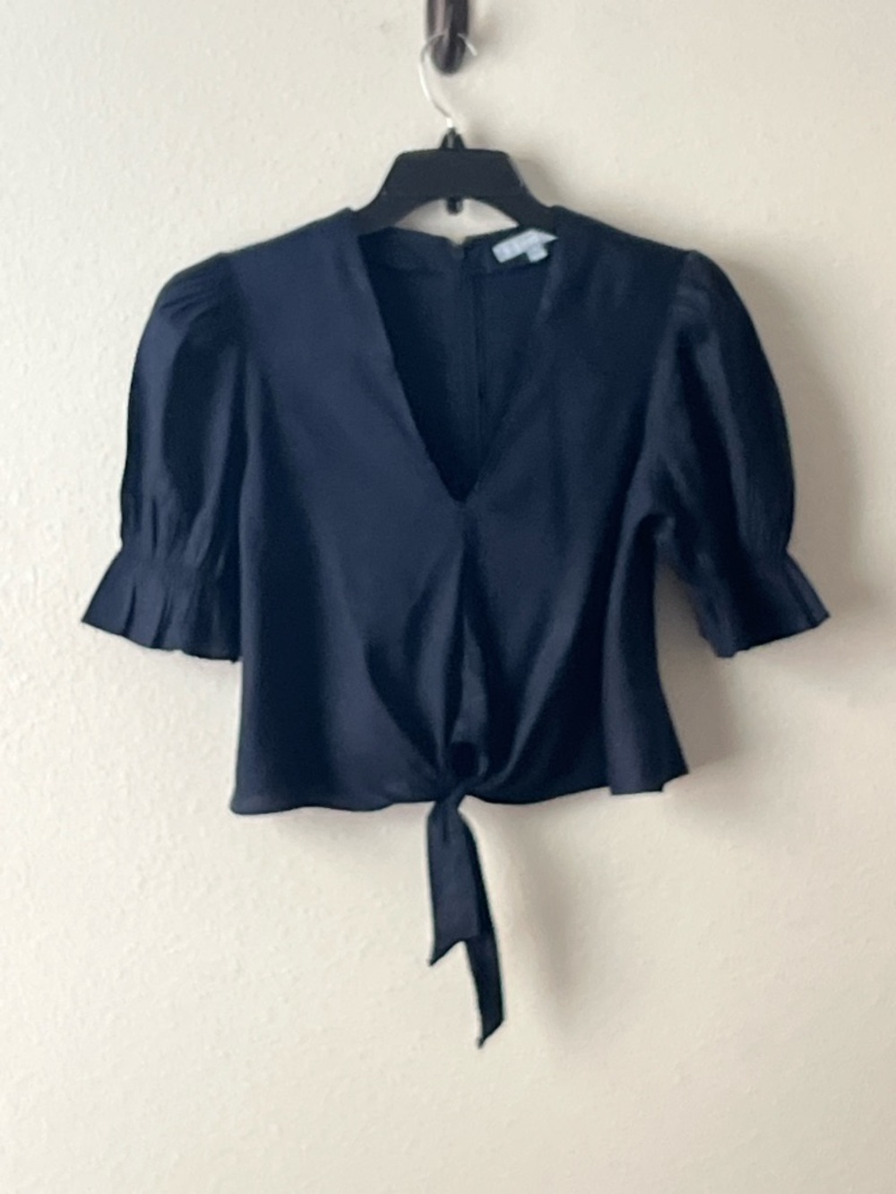 ANTONIO MELANI Super Cute Navy V-Neck Tie-Front Blouse, Size M - Picture 5 of 12